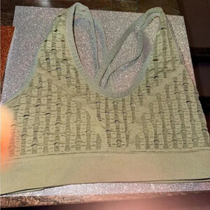 Victoria Sport Laser Cut Seamless Sports Bra olive green  Color  Size M